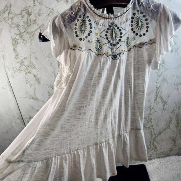 LUCKY BRAND Adorable Embroidered Flowy Top - Picture 5 of 10